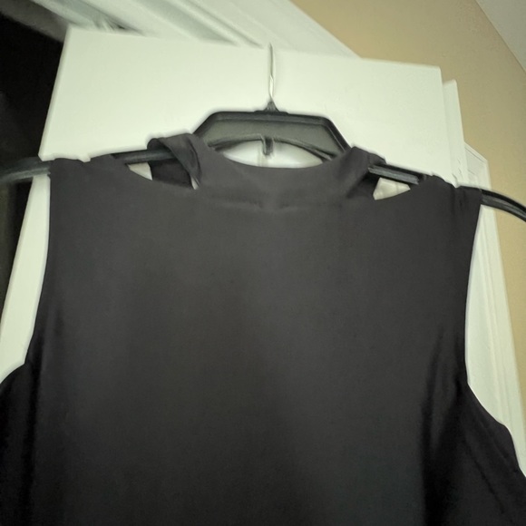 May & Maya Black Cold Shoulder Cut Out Long Sleeve Top Size Small - Picture 5 of 5